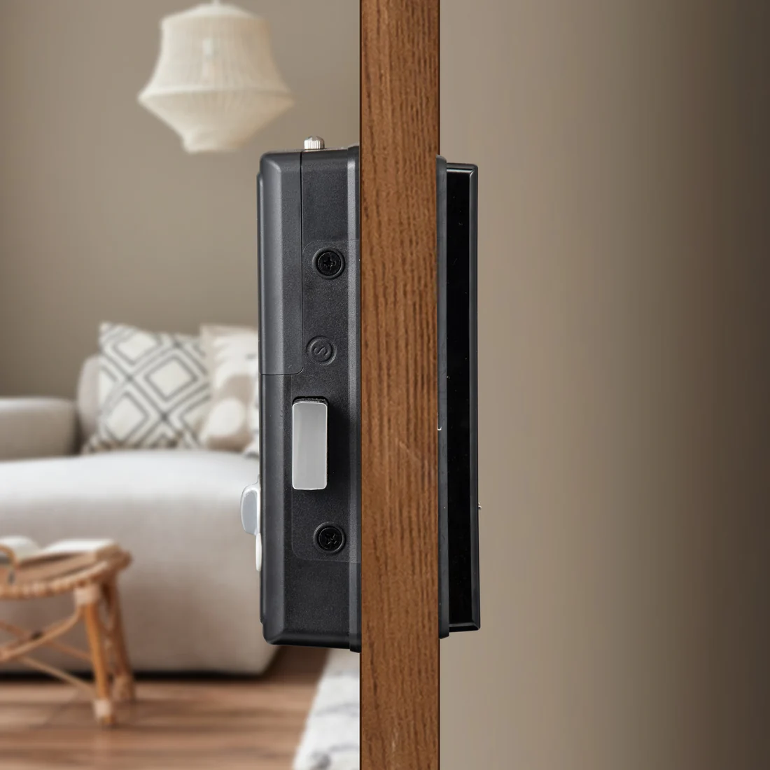 Yale Reflecta Mirror-Finished Rim Lock - Stylish Security with PIN and Biometric Access - Image 3